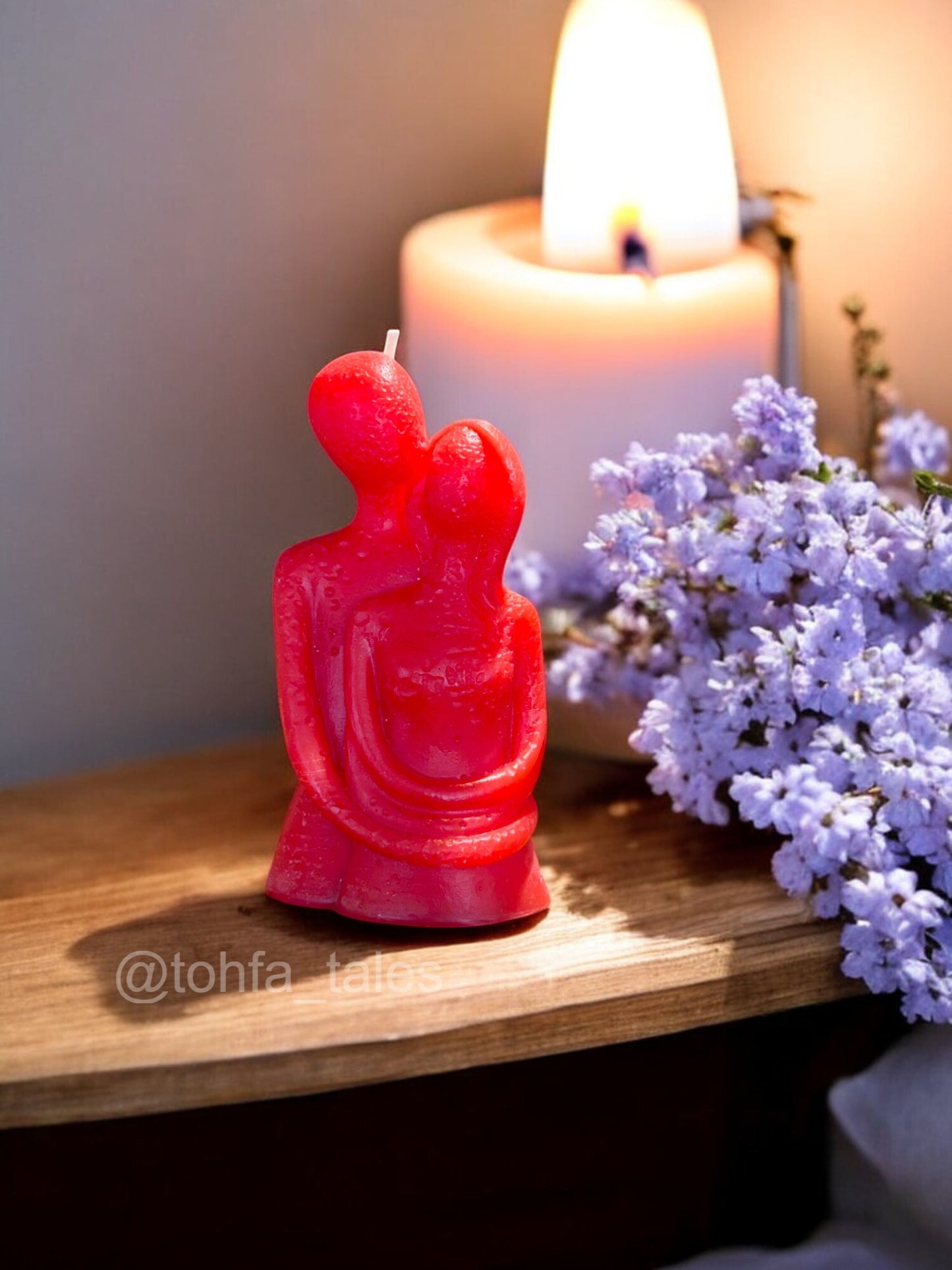 Tohfa Tales Hugging Couple Scented Candle – Romantic Gift for Loved Ones